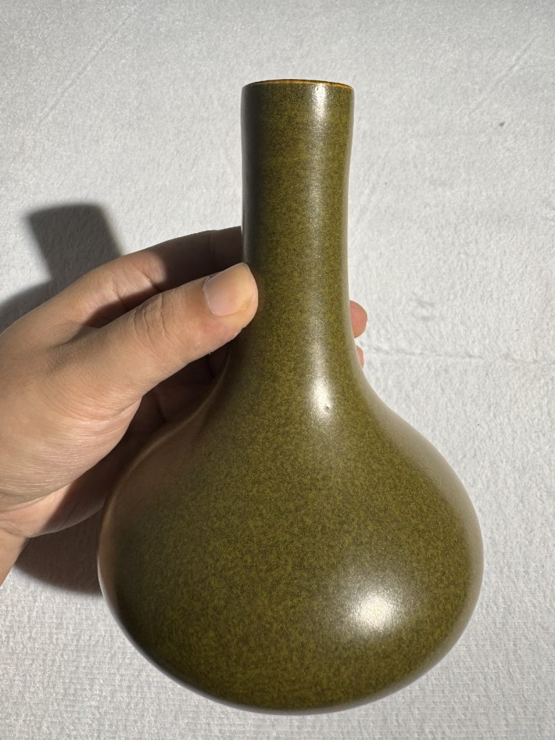 清雍正 茶叶末釉荸荠瓶 - 图3