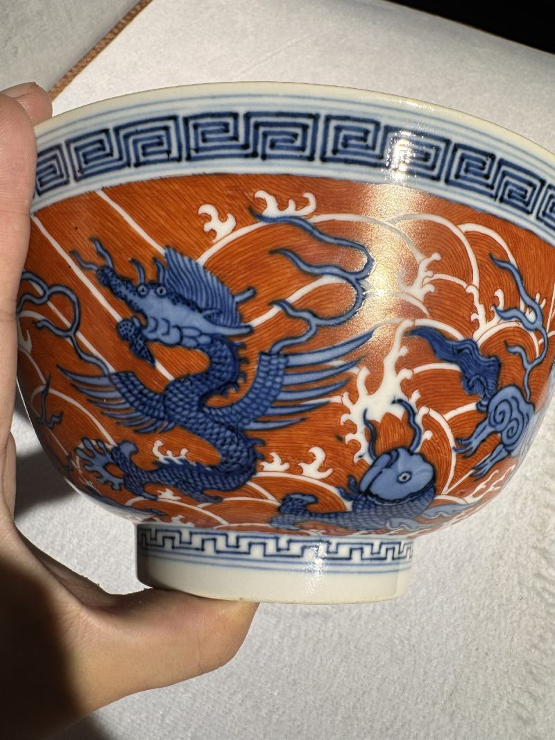 清道光 青花矾红海八怪纹大碗 - 图4
