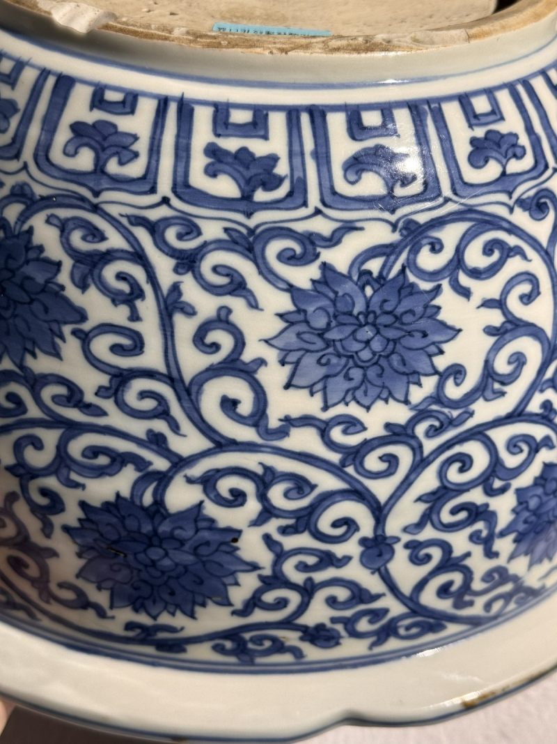 明嘉靖 青花缠枝莲纹花口盆 - 图6