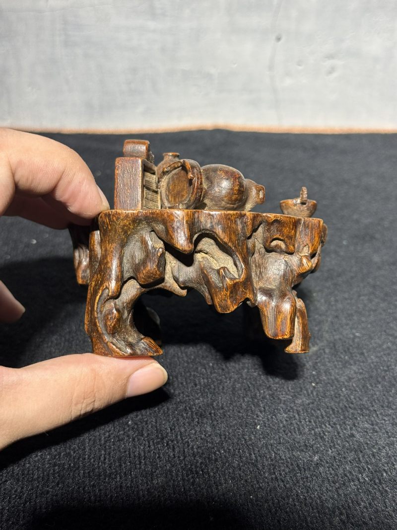 清中期 沉香雕案上博古摆件 - 图6