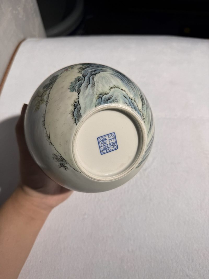 民国 粉彩山水人物天球瓶 - 图14