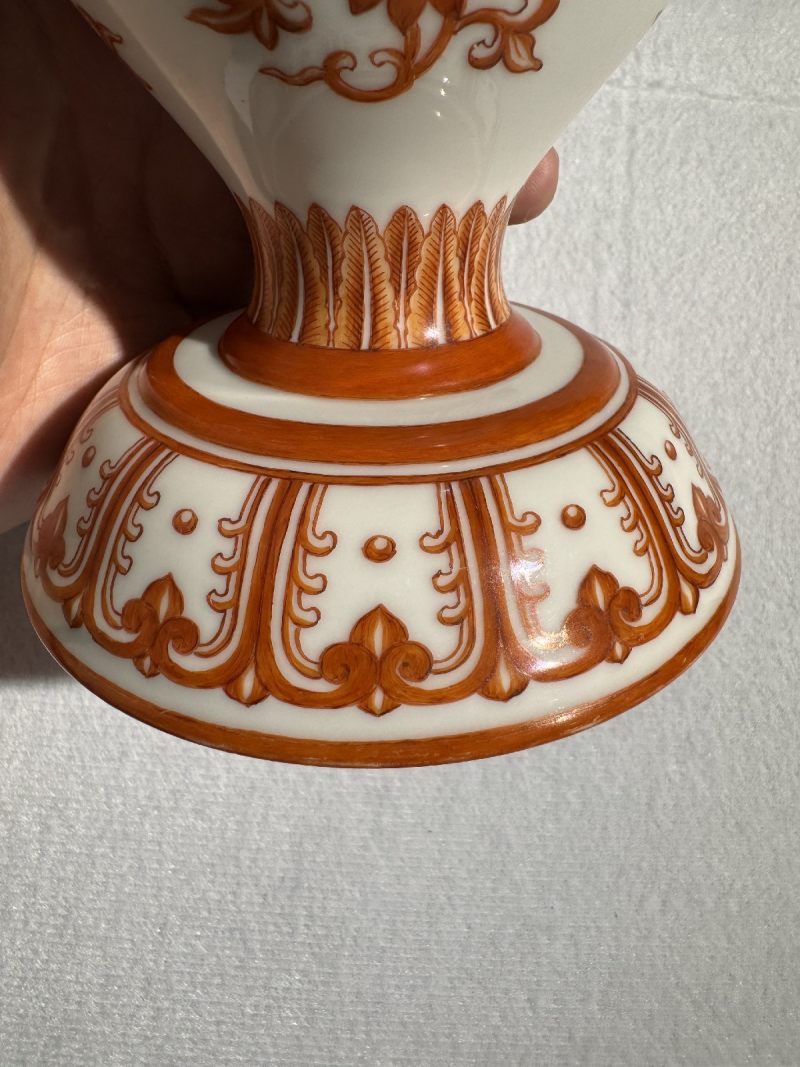 清乾隆 矾红彩甘露藏草瓶 - 图5