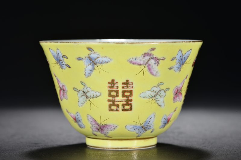 清 黄地粉彩喜字纹杯 - 图4