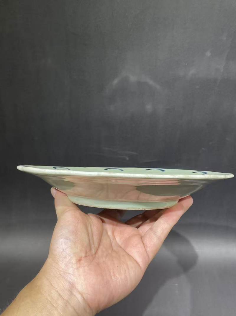 清乾隆豆青釉青花五蝠捧寿纹盘 - 图4