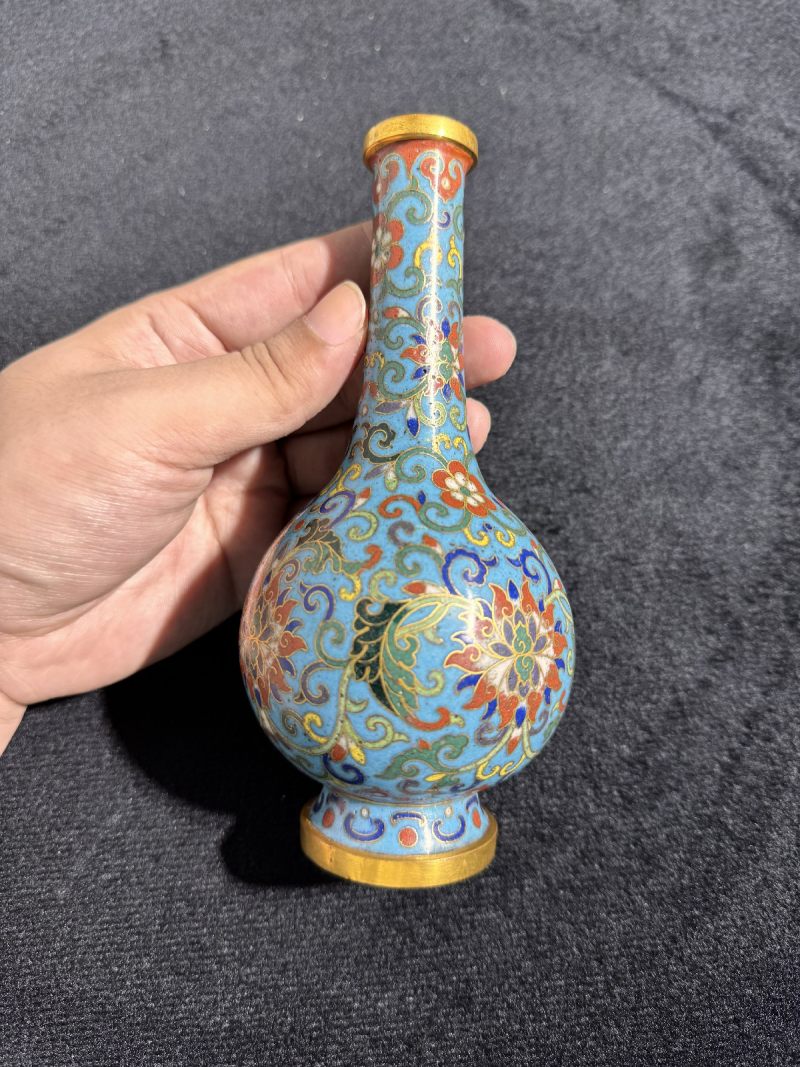 清乾隆 铜胎掐丝珐琅缠枝莲纹香瓶 - 图5