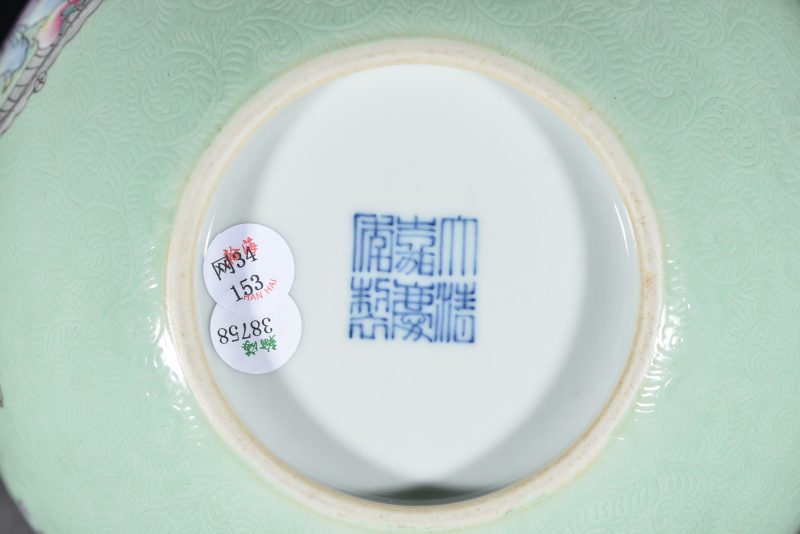 清 绿釉轧道童子天球瓶 - 图8