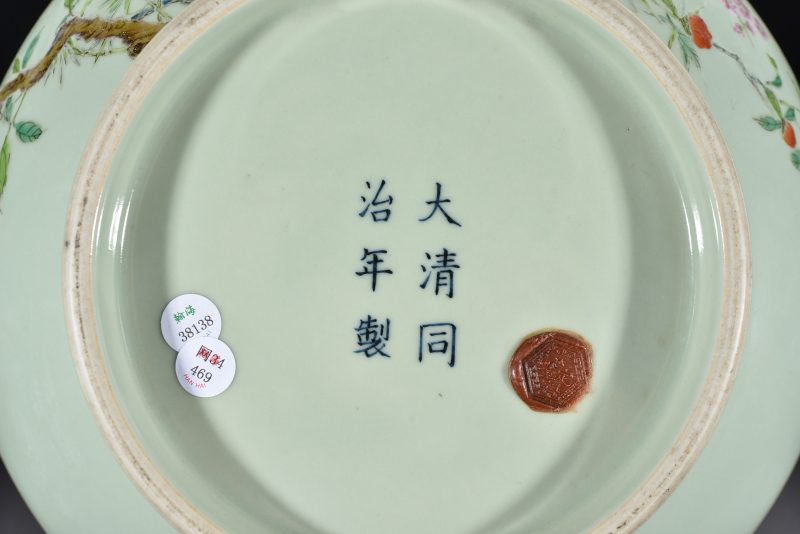 清 粉青釉粉彩喜鹊登梅荸荠扁瓶 - 图10