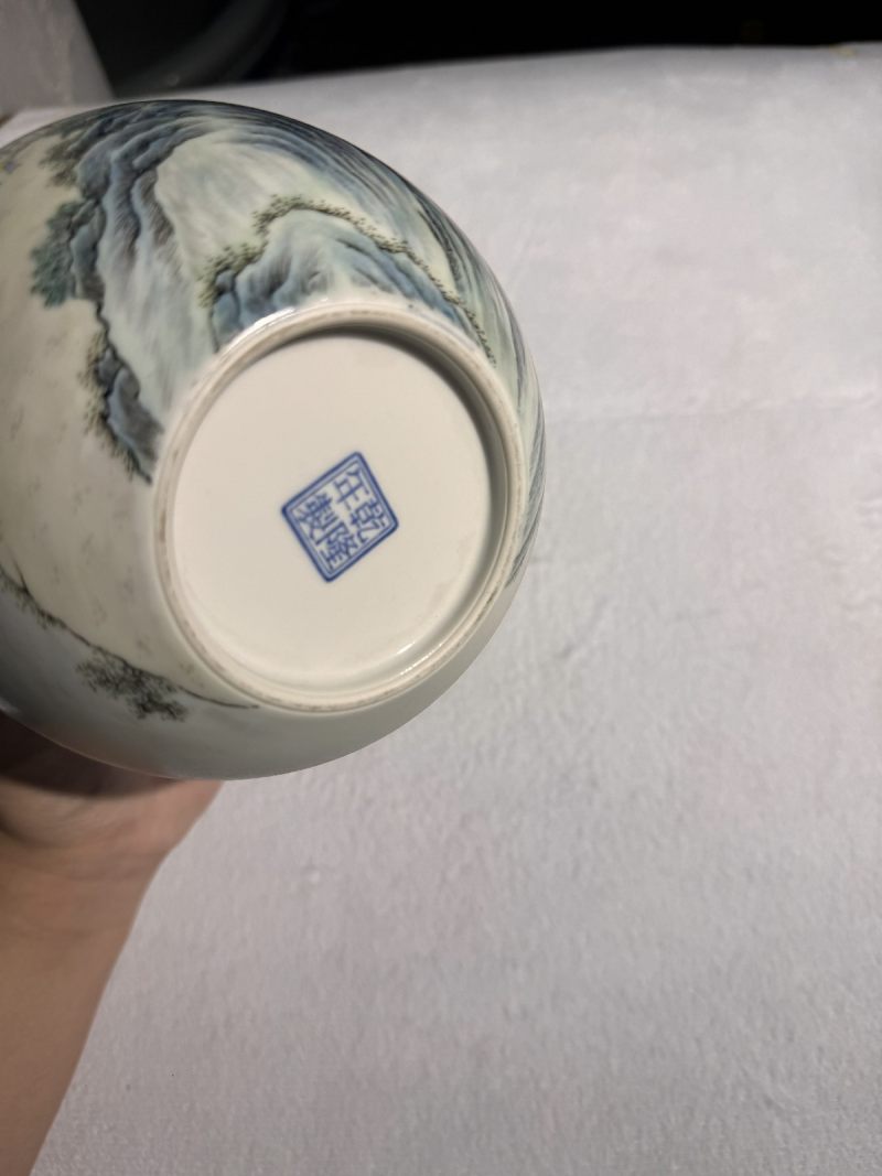 民国 粉彩山水人物天球瓶 - 图15