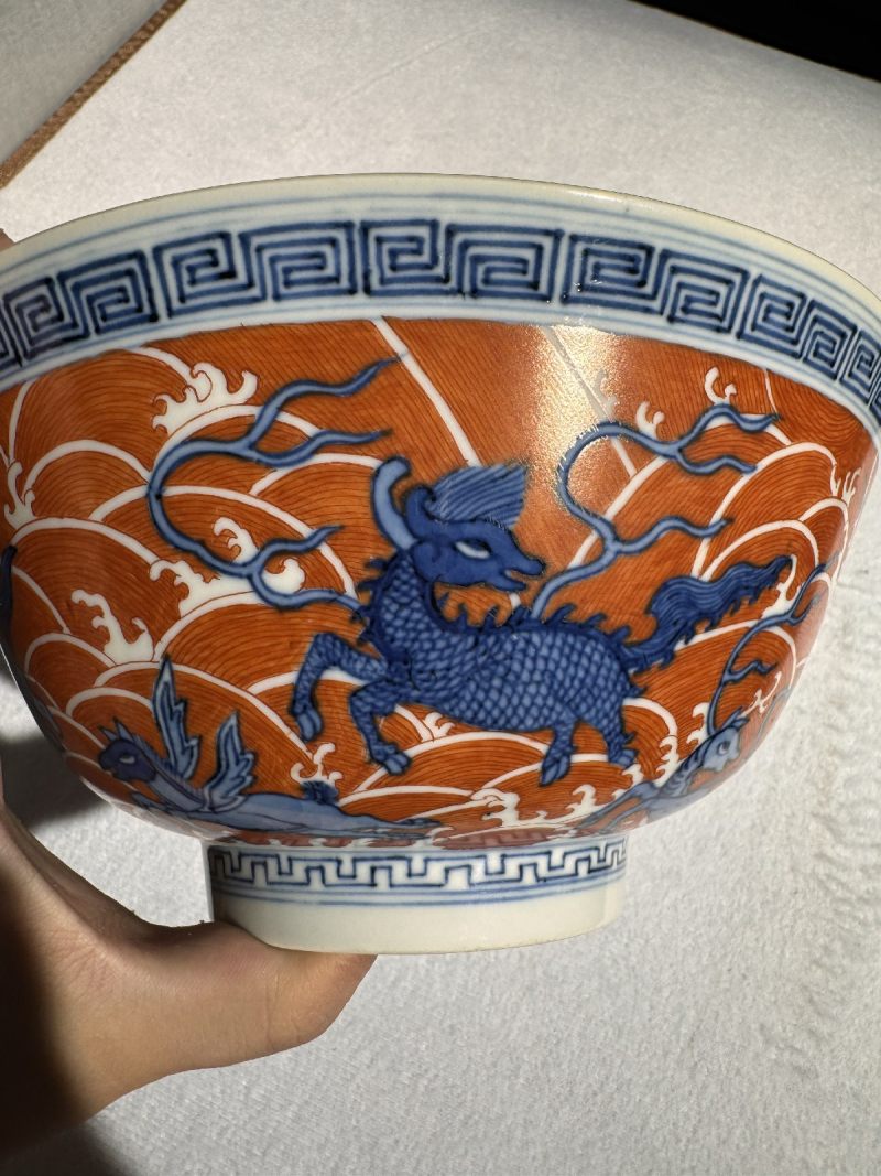 清道光 青花矾红海八怪纹大碗 - 图6