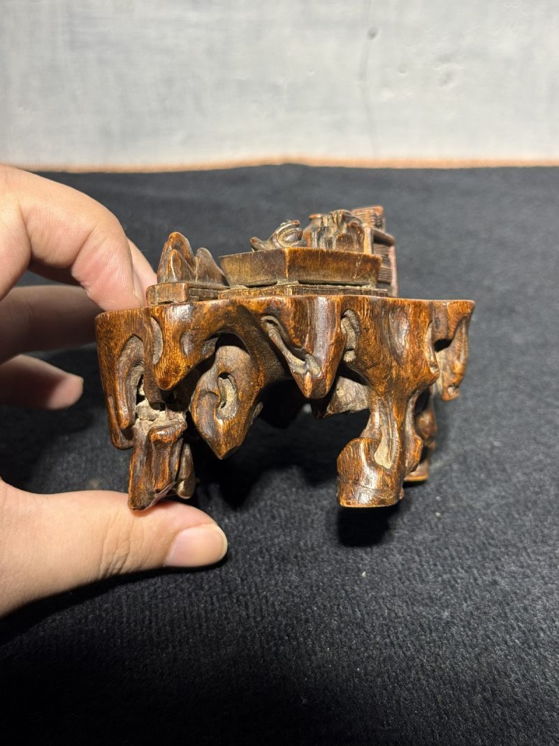 清中期 沉香雕案上博古摆件 - 图8