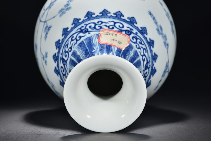 清 青花洞石芭蕉玉壶春 - 图11
