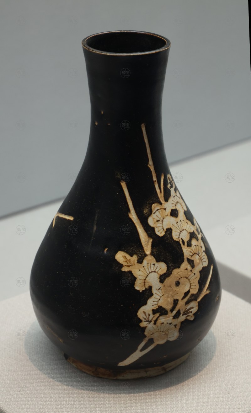 南宋（1127-1279） 吉州窑黑釉剔刻折枝梅花纹胆瓶 - 图4