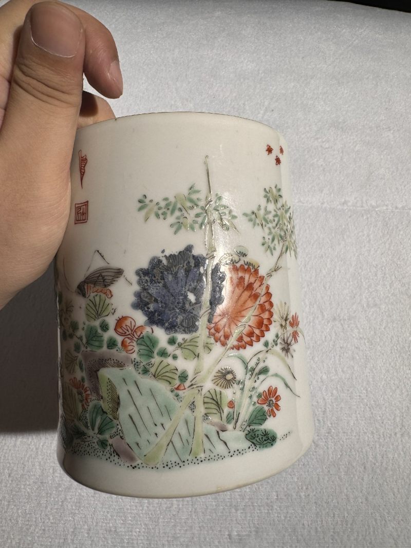清康熙 五彩花蝶虫草图笔筒 - 图5