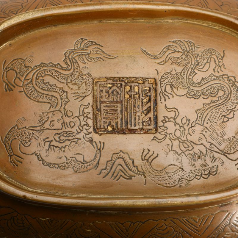 清 “珍宝”款铜双龙捧寿纹花口洗 - 图7