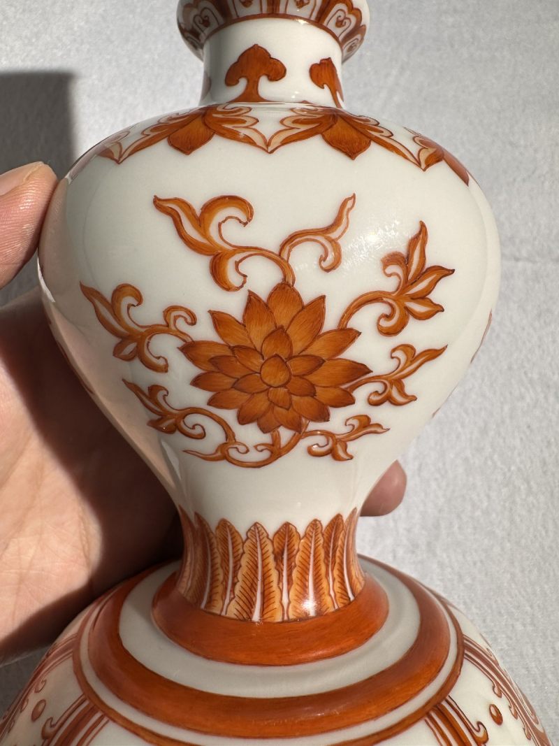 清乾隆 矾红彩甘露藏草瓶 - 图7