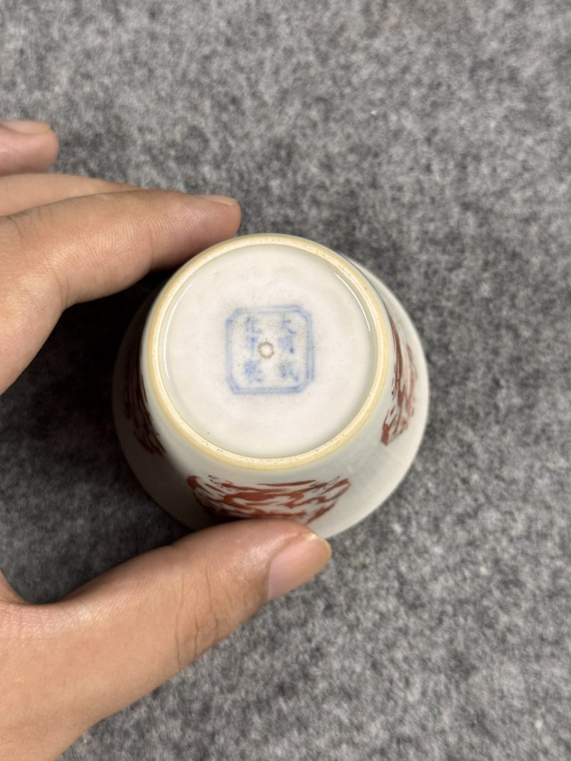 清乾隆 天蓝釉粉彩花蝶杯 - 图4