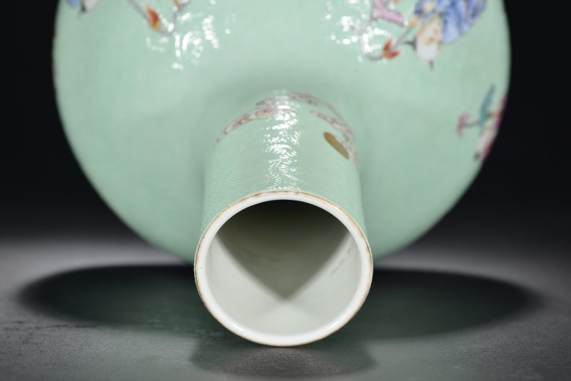 清 绿釉轧道童子天球瓶 - 图10