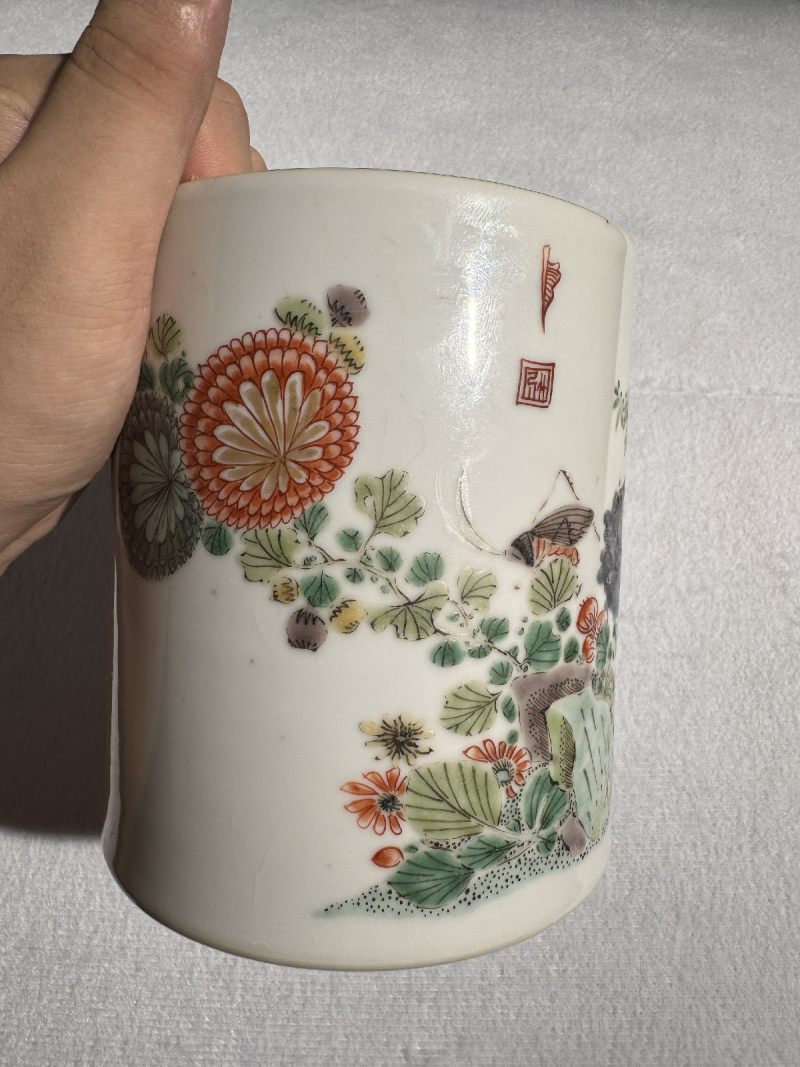 清康熙 五彩花蝶虫草图笔筒 - 图6