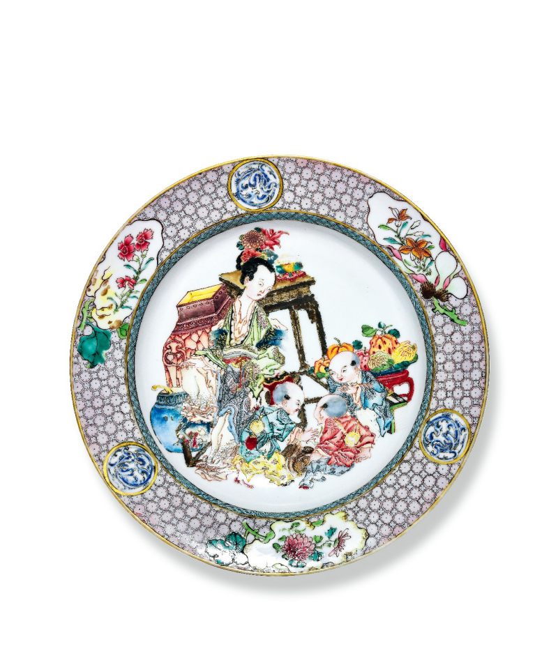 清雍正 广珐琅画仕女婴戏猜拳图折腰盘（唐金堂绘）