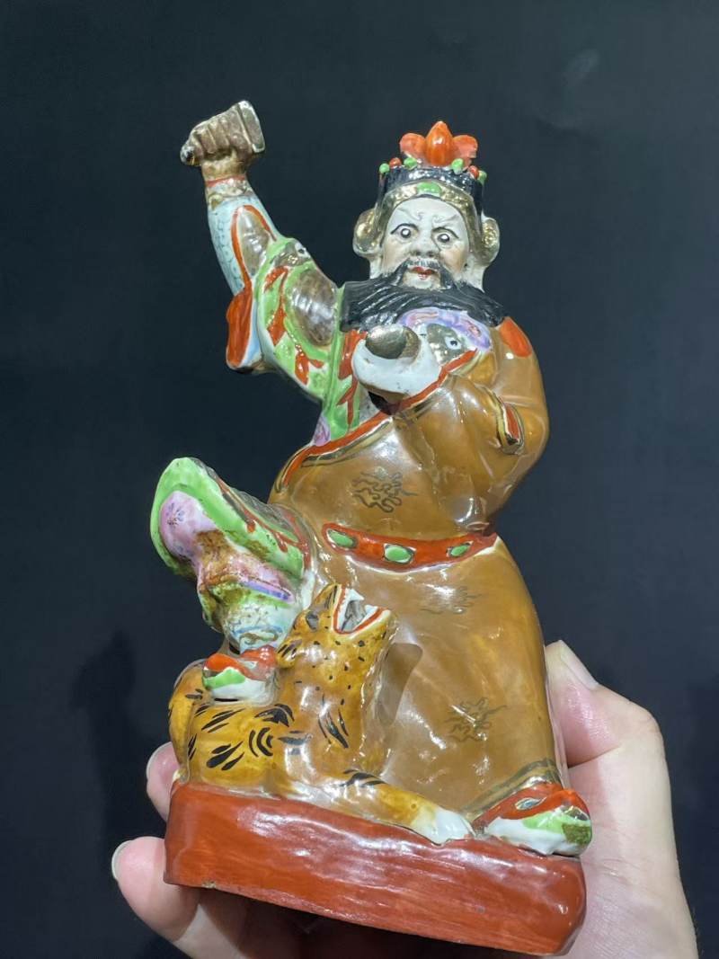 解放初财神瓷塑 - 图5