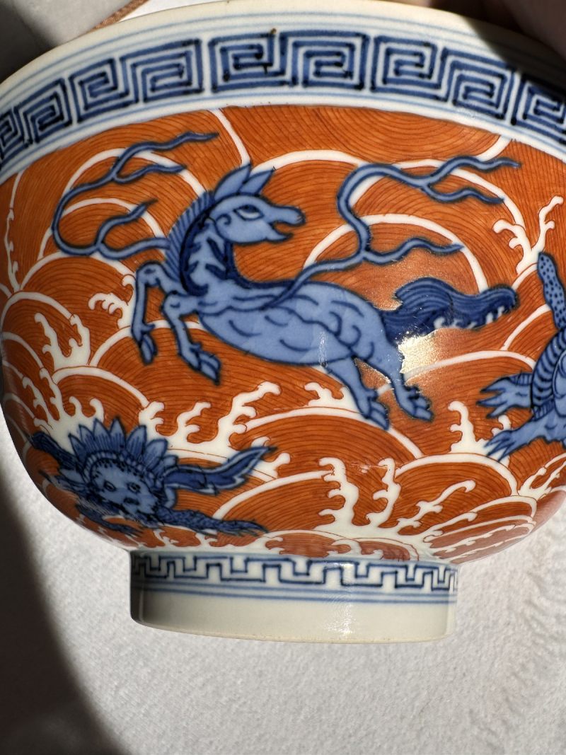清道光 青花矾红海八怪纹大碗 - 图8