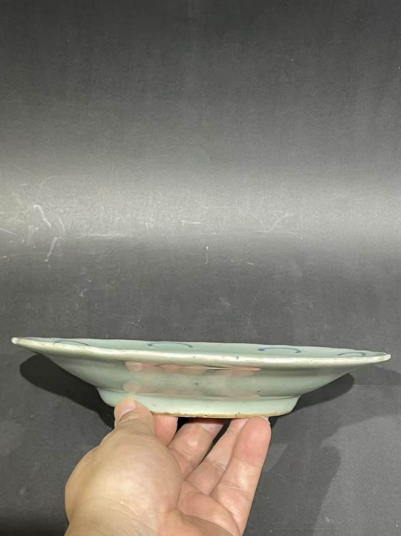 清豆青釉五蝠捧寿纹盘 - 图3
