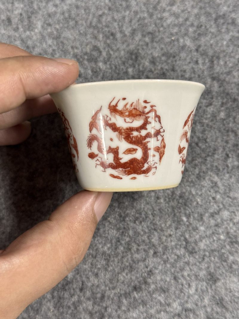清乾隆 天蓝釉粉彩花蝶杯 - 图5