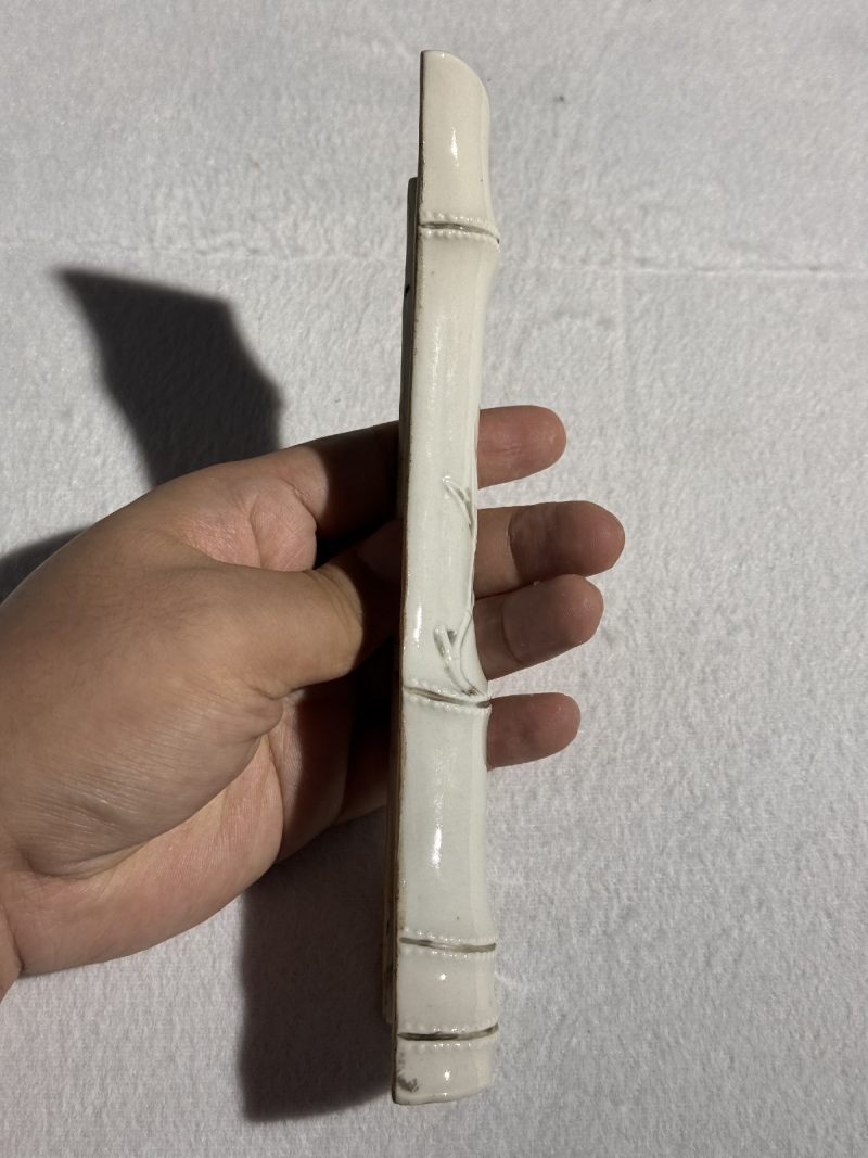 清乾隆 白釉仿生竹节式笔架（配座） - 图3