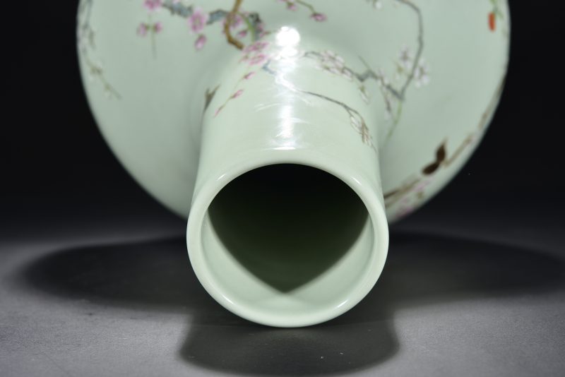 清 粉青釉粉彩喜鹊登梅荸荠扁瓶 - 图13