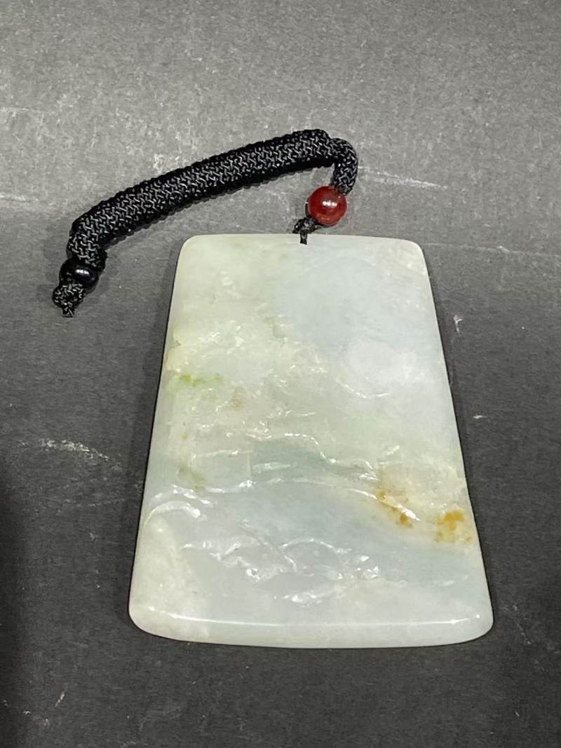 翡翠雕山水玉牌 - 图1