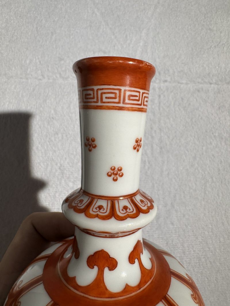 清乾隆 矾红彩甘露藏草瓶 - 图9