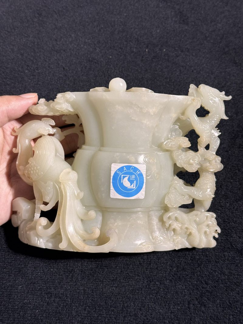 清乾隆 白玉雕龙凤呈祥觚 - 图8