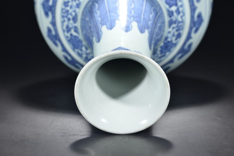 清 青花缠枝莲纹赏瓶 - 图12