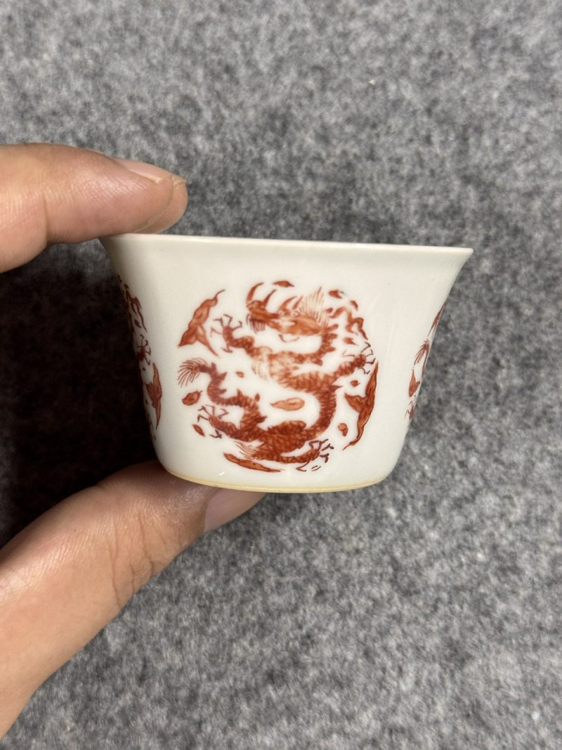 清乾隆 天蓝釉粉彩花蝶杯 - 图7