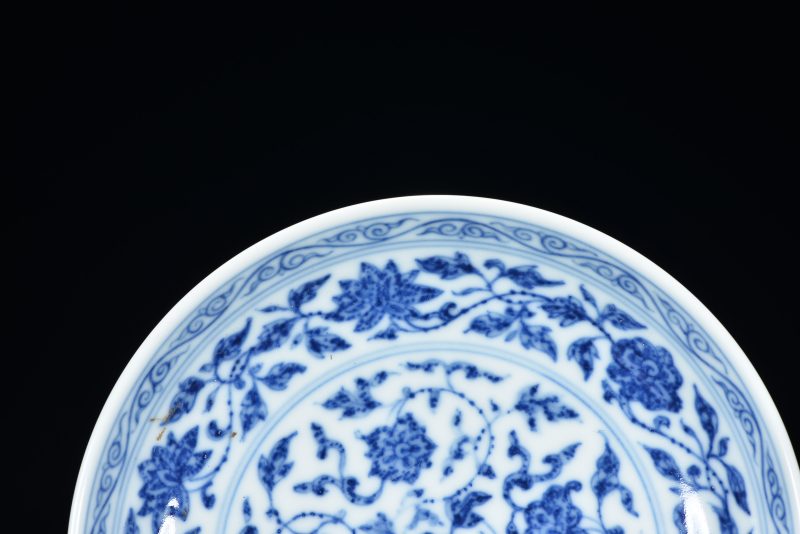清 青花缠枝花卉纹盘 - 图3