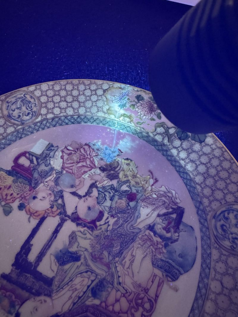 清雍正 广珐琅画仕女婴戏猜拳图折腰盘（唐金堂绘） - 图5
