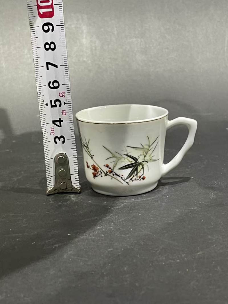 解放后粉彩梅竹双清把杯 - 图9