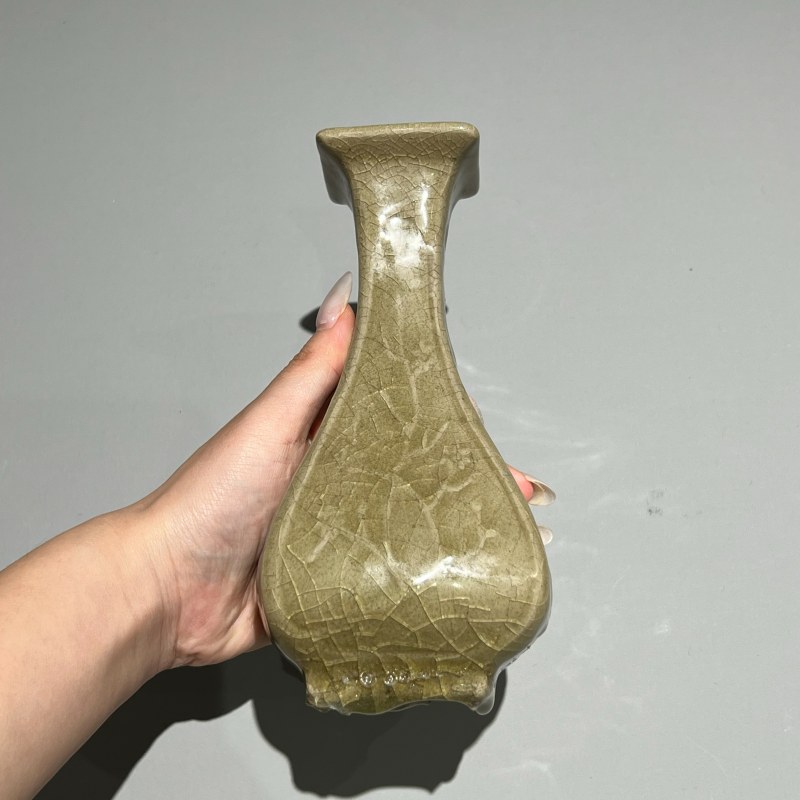 明代 龙泉窑青釉印花四方瓶一对 - 图9