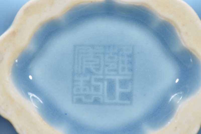 清 天蓝釉铺首衔环海棠尊 - 图7
