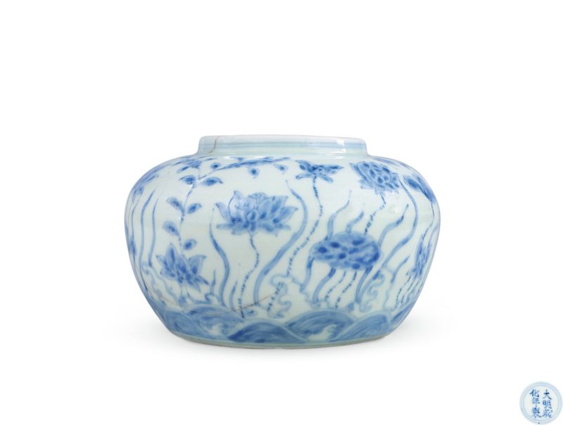 明成化 青花莲池蝴蝶罐 - 图1