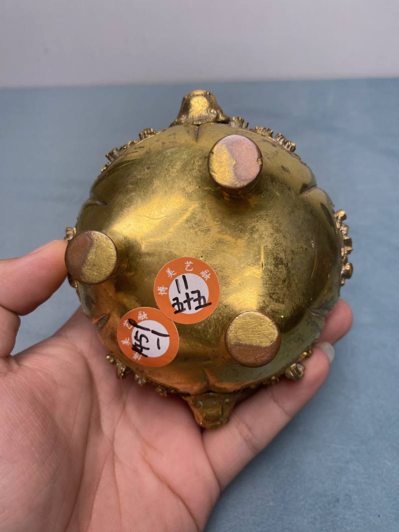 清乾隆 宫廷造办处铜鎏金錾刻花鸟纹兽耳炉 - 图17