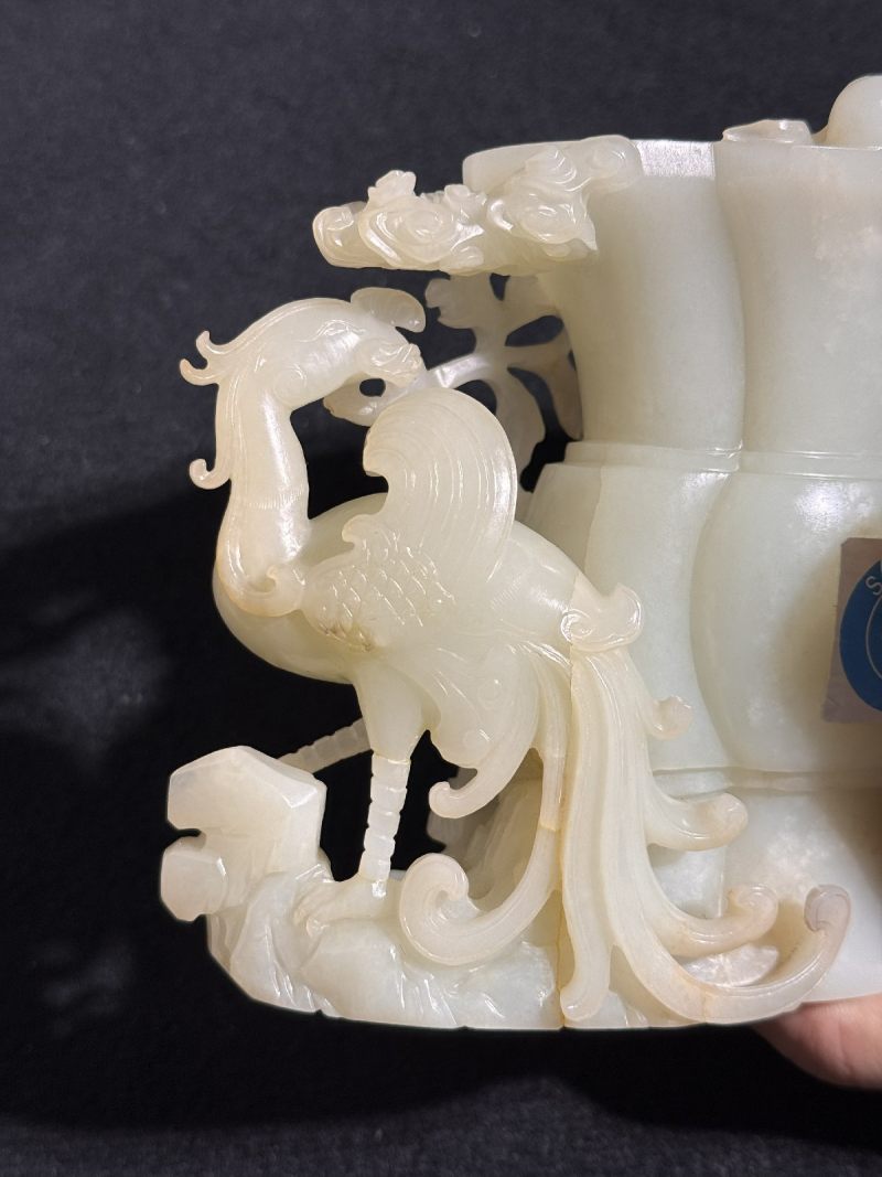 清乾隆 白玉雕龙凤呈祥觚 - 图14