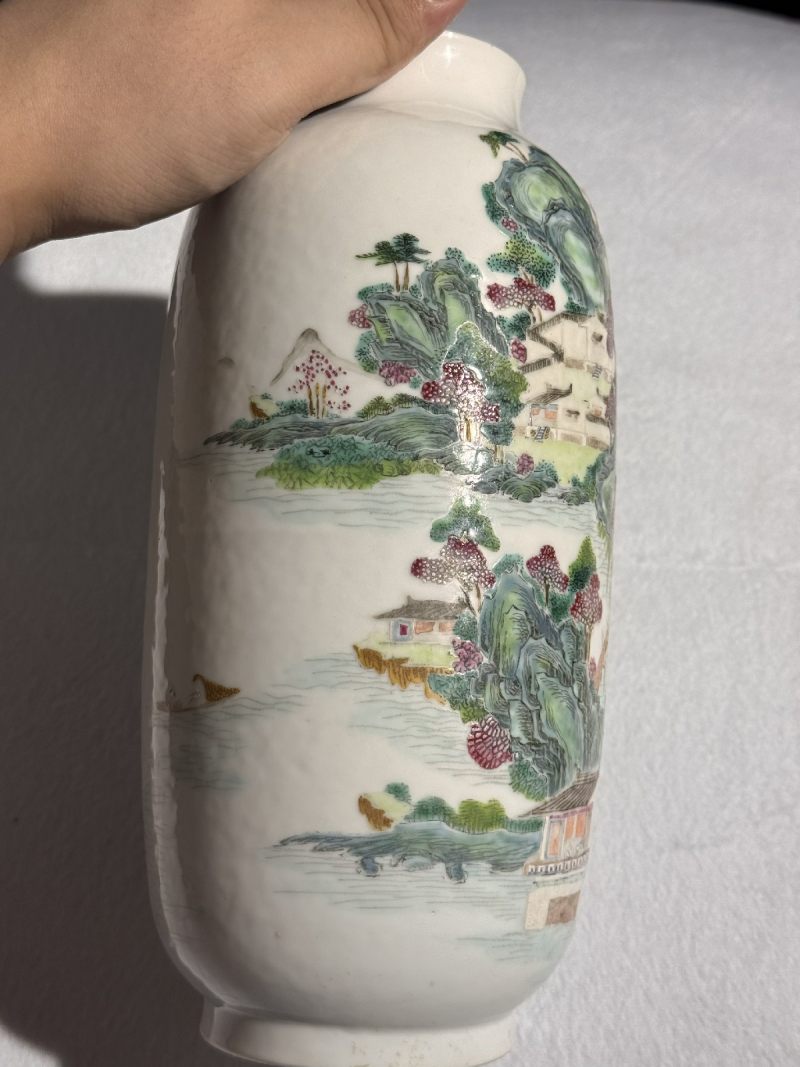 清乾隆 粉彩山水图灯笼瓶 - 图5
