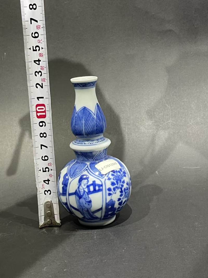 青花人物葫芦瓶 - 图8