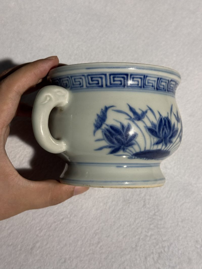 明成化 青花荷花纹象耳炉 - 图8