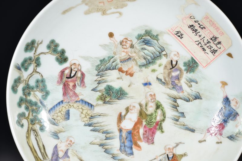 清 粉彩十八罗汉纹盘 - 图2