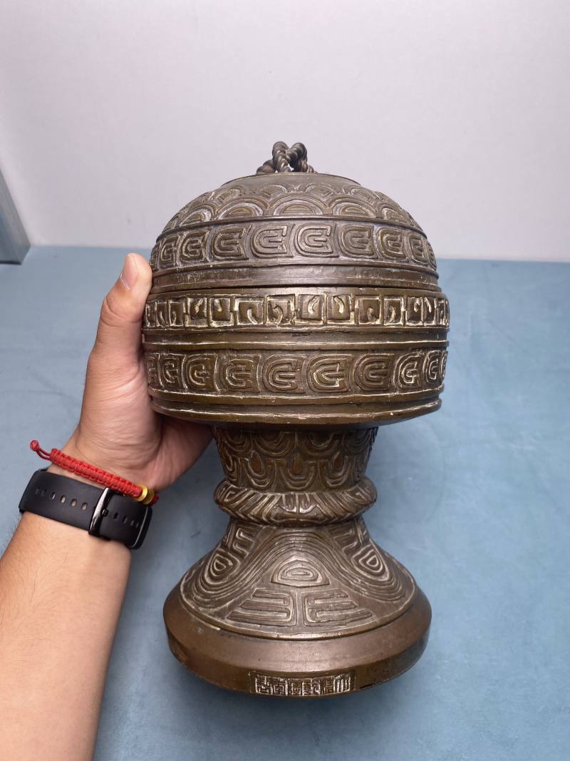 清乾隆 “大清乾隆年制”款铜几何纹豆一对 - 图19