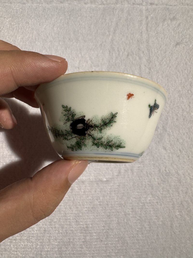 清康熙 五彩花石虫草纹杯 - 图5