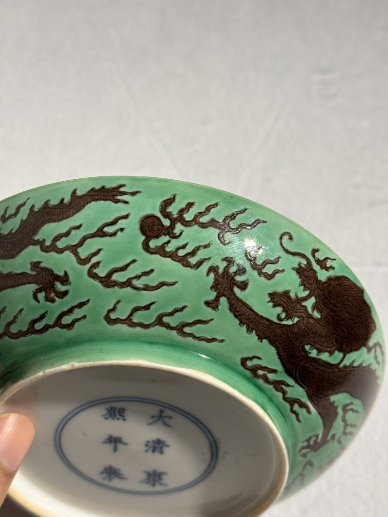 清康熙 绿地紫彩云龙赶珠纹盘 - 图7