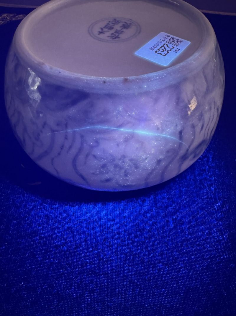 明成化 青花莲池蝴蝶罐 - 图5
